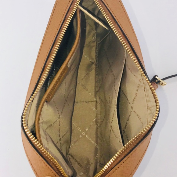 Michael Kors Jet Set Crossbody Wallet Set - Picture 6 of 8